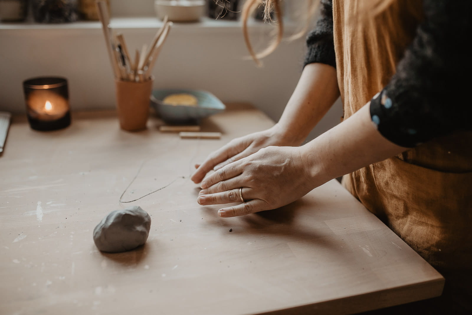 Elisabetta Lombardo wedging clay